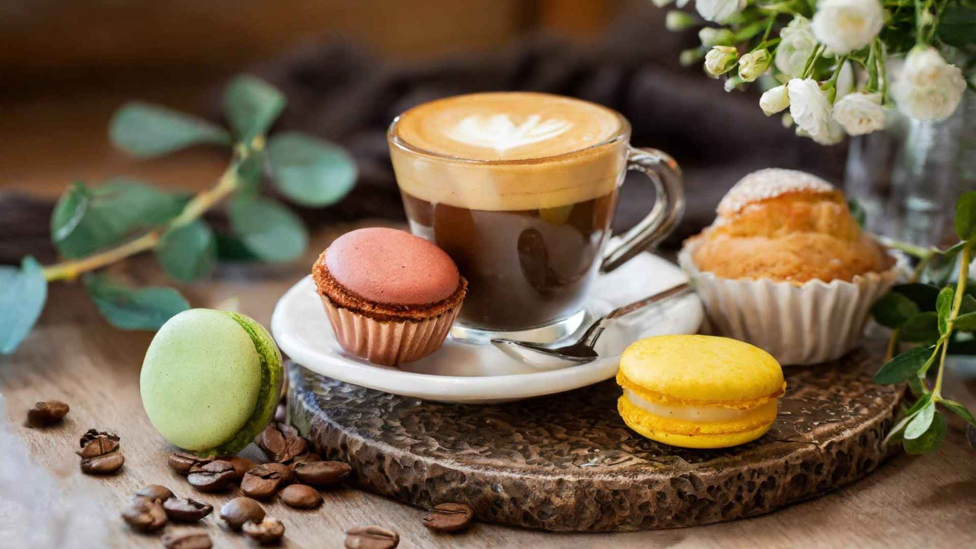 image relative à Café gourmand : macarons, choux et tartelettes